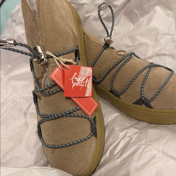 Free People Shoes - FREE PEOPLE SNOWDROP MICRO MUKLUK BOOTIES with Genuine Shearling NWT sz 8